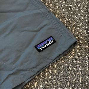 NWT Patagonia Men’s Baggies 5” Sz L Plume Grey